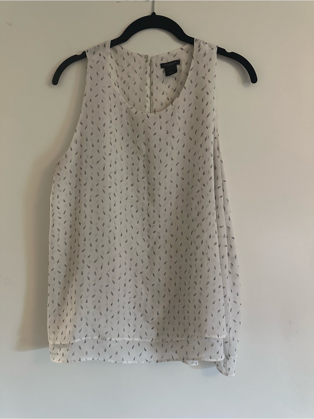 Ann Taylor White Sleeveless Printed blouse
